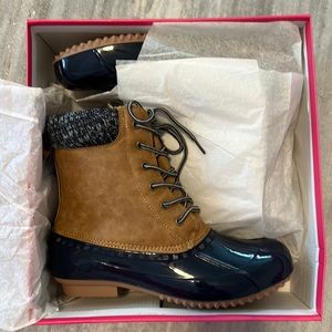 Snow boots by shoe dazzle